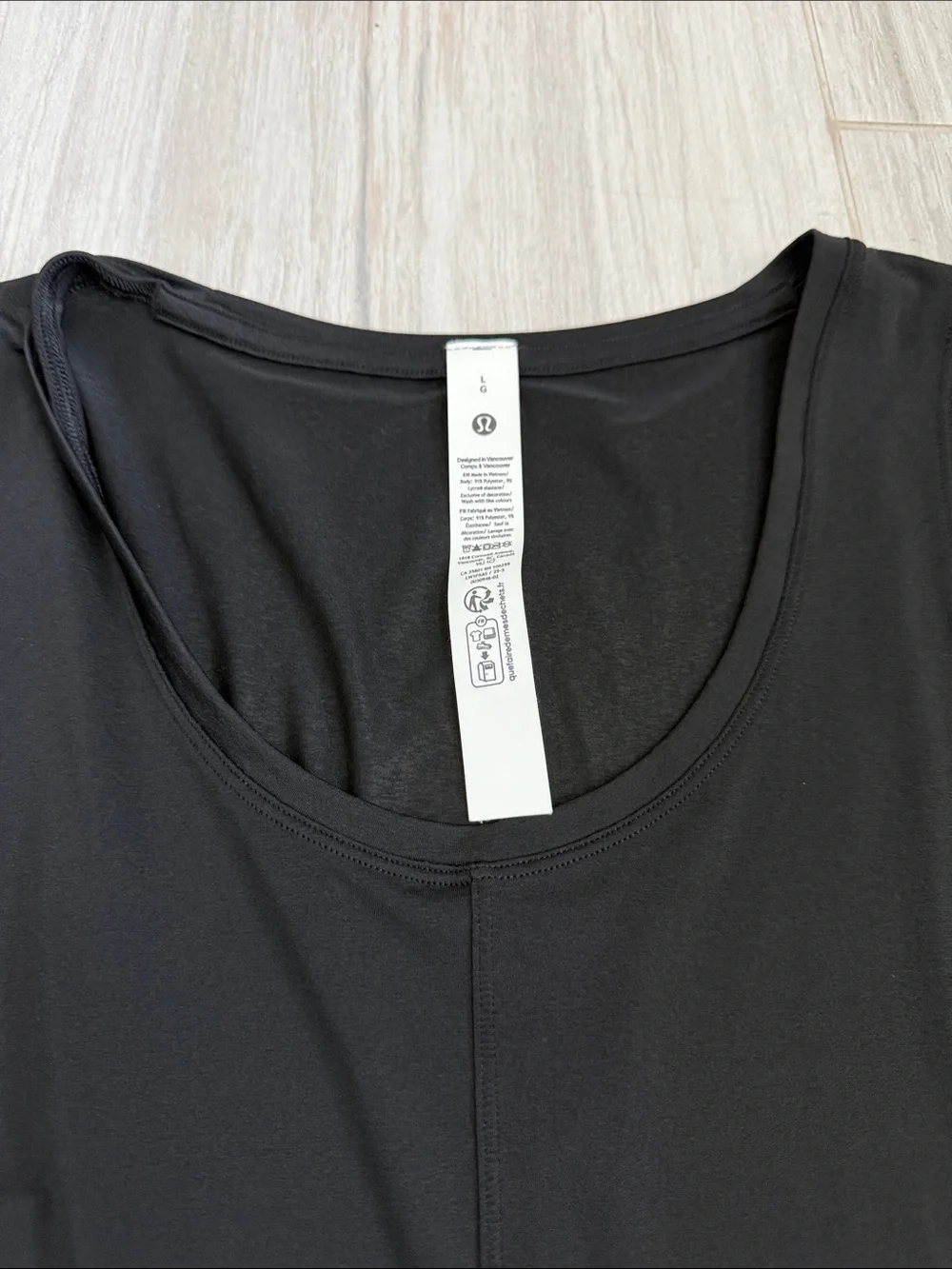 black lululemon lightweight flowy hem tank‎ top large stretchy